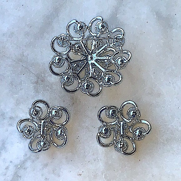 SARAH COVENTRY SILVER CRYSTAL BROOCH & EARRING DEMI PARURE 2 PC SET VINTAGE - Picture 10 of 14